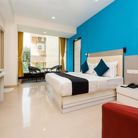 Hotel Aura - Near Malad Link Road Gorai Bagian luar foto