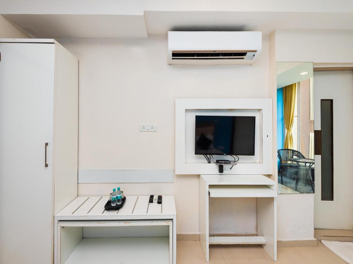 Hotel Aura - Near Malad Link Road Gorai Bagian luar foto