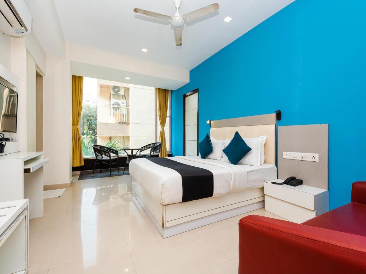 Hotel Aura - Near Malad Link Road Gorai Bagian luar foto