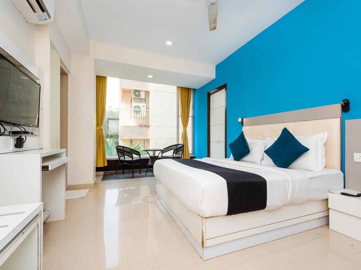 Hotel Aura - Near Malad Link Road Gorai Bagian luar foto